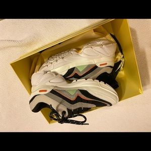 Axel Arigato Sneakers